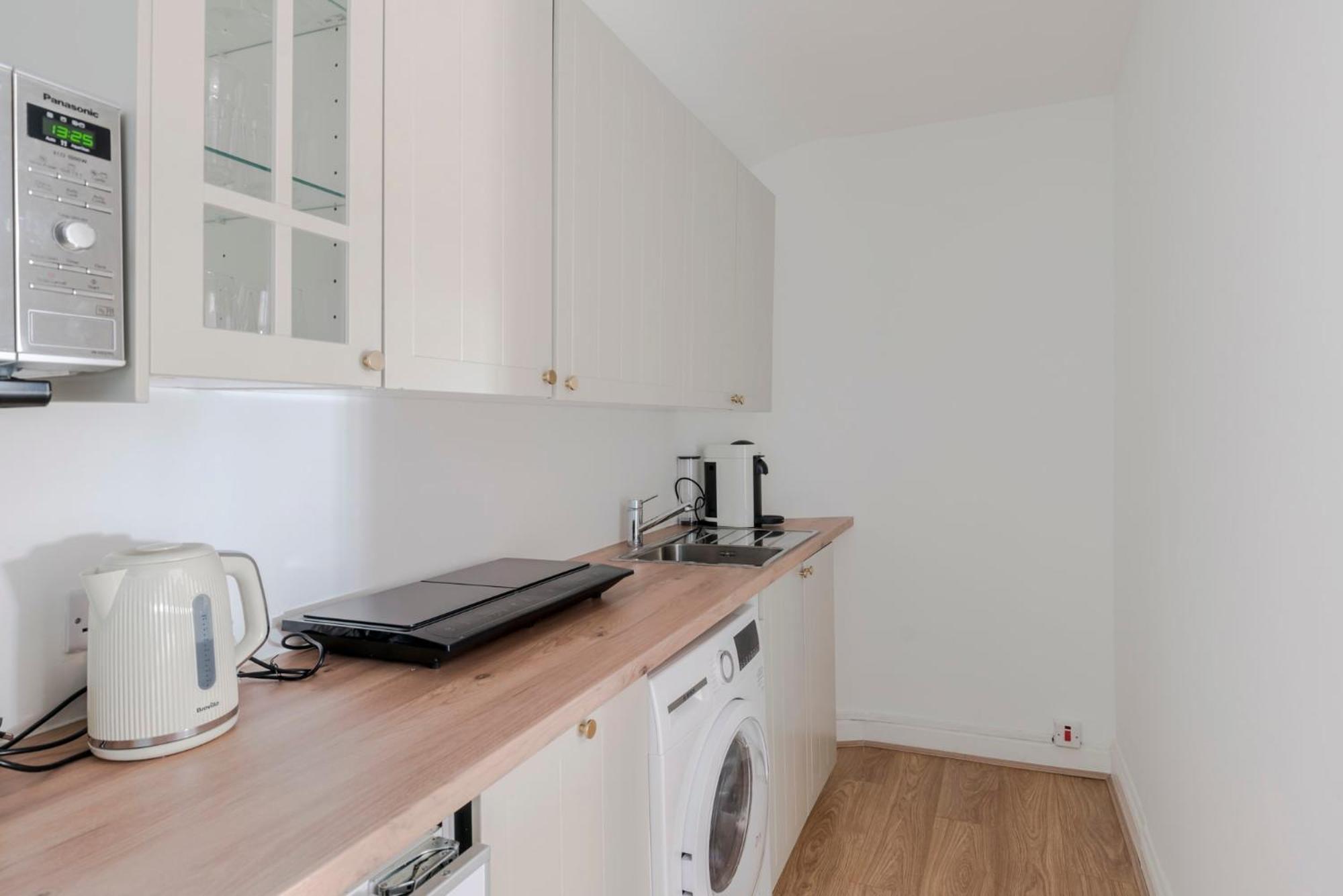 Wonderland - Fitzrovia - By Frankie Says Apartment London Bagian luar foto